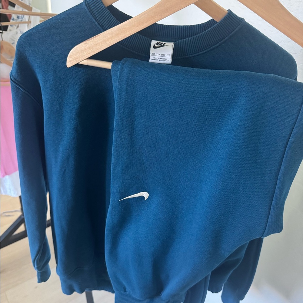 NWT- XXS-NIKE SPORTSWEAR CREWNECK PULLOVER WND JOGGERS